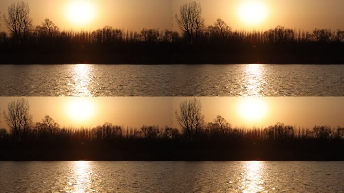 夕阳的河面黄金色水波纹