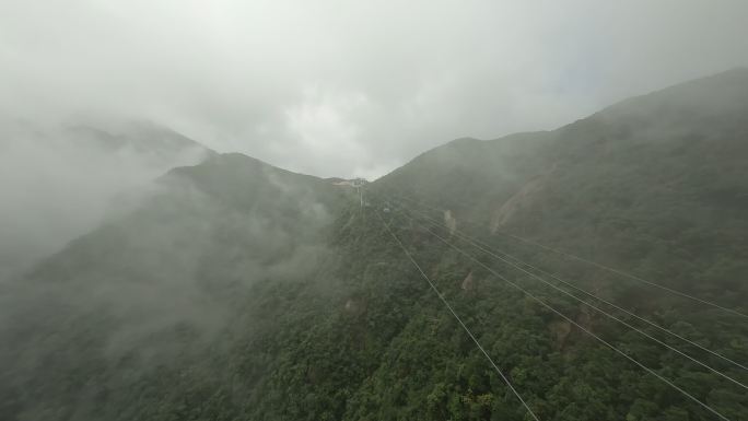 4K FPV穿越机郴州莽山五指峰穿云素材