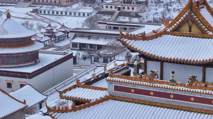 雪景 古建筑  古建筑群 龙图案 景区