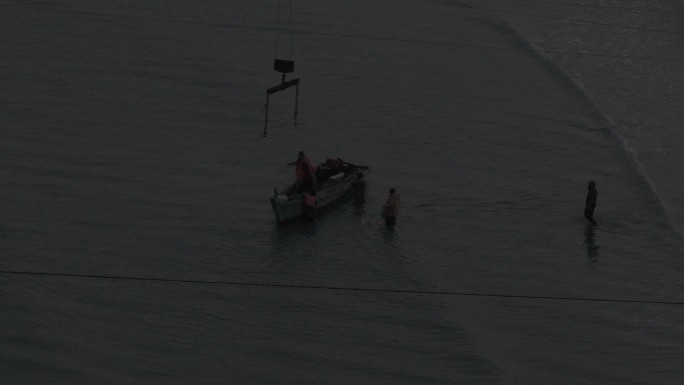 航拍春季清晨威海高区后荆汪养殖渔民出海
