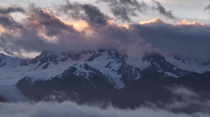 航拍新西兰福克斯冰川云雾风光