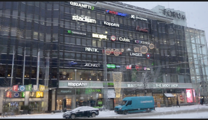 汽车窗外北欧冬天冬季下雪风光芬兰赫尔辛基