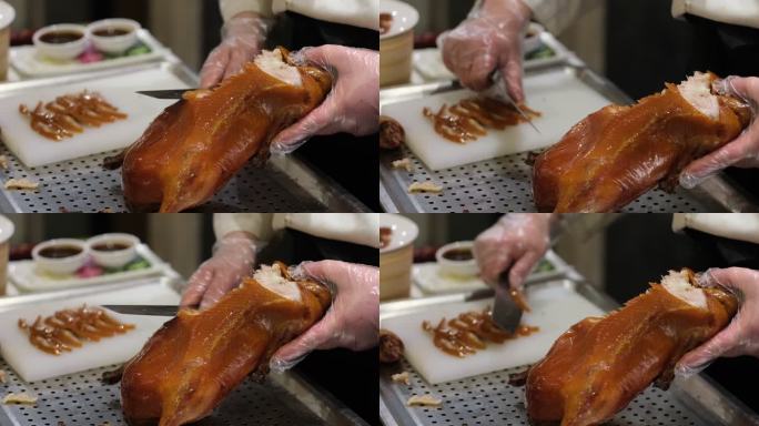 厨师给北京烤鸭切片的特写慢动作