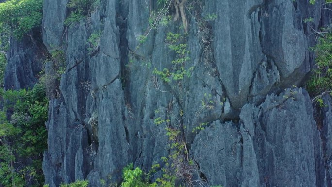 鸟瞰米尼洛克岛的岩石