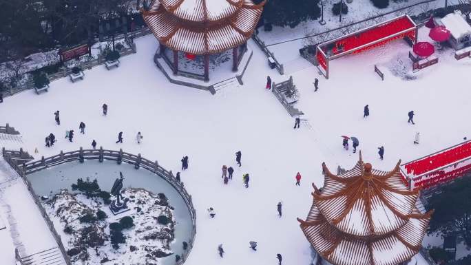 大雪下的武汉黄鹤楼