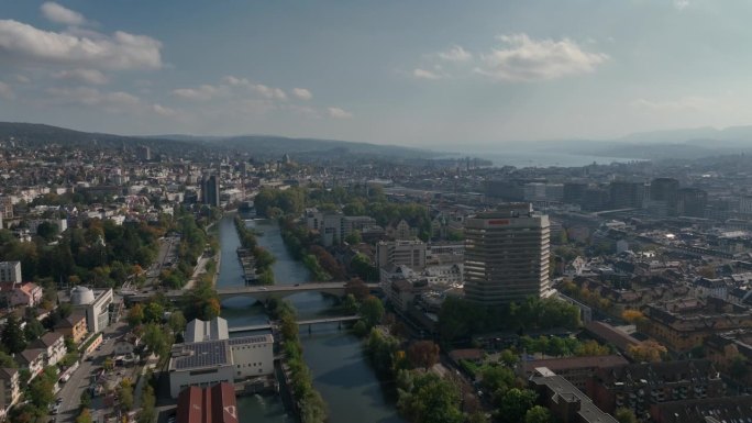 阳光明媚的一天苏黎世市中心河边航拍全景4k瑞士