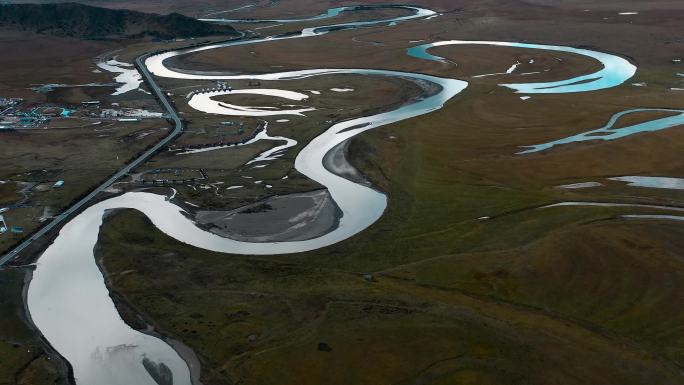 藏区川西黄河上游蜿蜒曲折河流