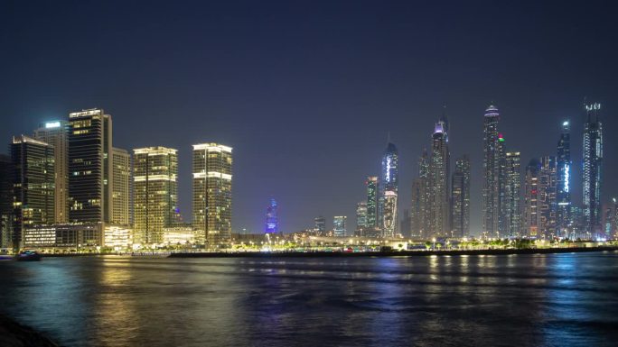 夜间照明迪拜市著名的棕榈岛滨海湾全景4k延时阿联酋