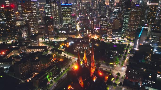 澳大利亚维多利亚州墨尔本，通过各种桥梁、现代办公大楼和雅拉河拍摄的墨尔本市中心商业区的4K鸟瞰图