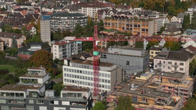 晴朗的一天苏黎世市中心建筑起重机航拍全景4k瑞士