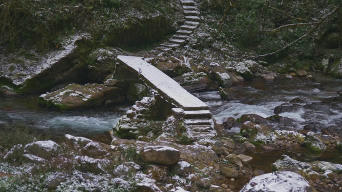 溪流流水小桥寒冷积雪