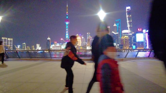 上海外滩游客人流夜景视频素材90