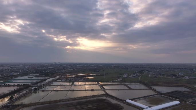 航拍乡村振兴龙型丁达尔光效河流鸟群夕阳