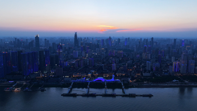 武汉科学技术馆 武汉港 傍晚