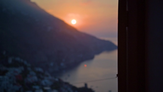 走到窗外看日出/日落时的地中海，看普拉亚诺的海景