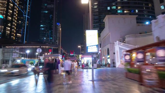 夜晚照亮迪拜码头著名的拥挤的海湾交通街道步行全景4k延时阿联酋