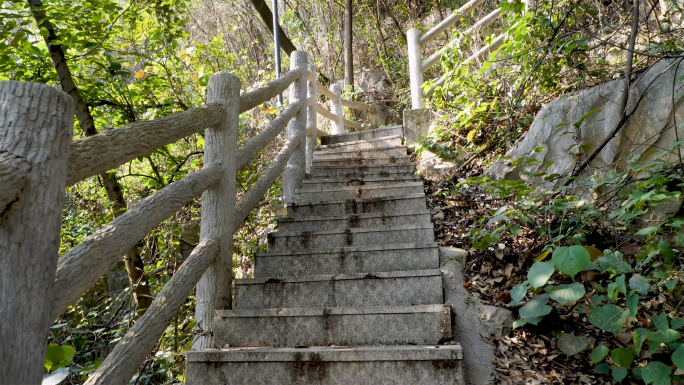 爬山上山路上第一视角