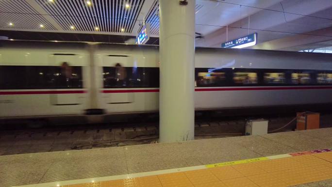 高铁动车火车春运乘客出站人流视频素材