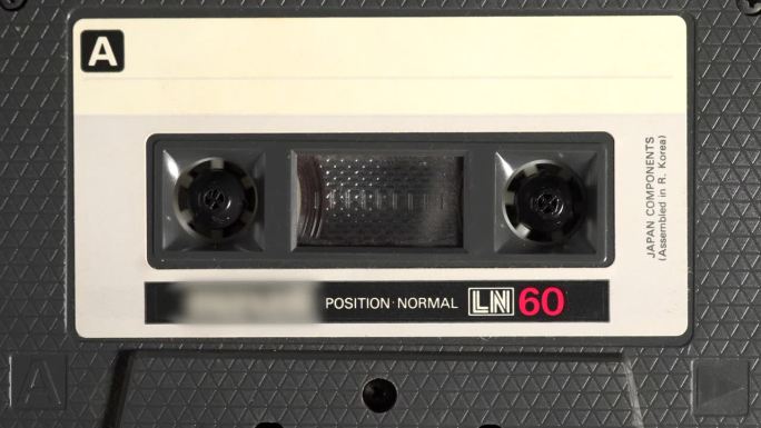 播放旧的盒式磁带用磁带听音乐