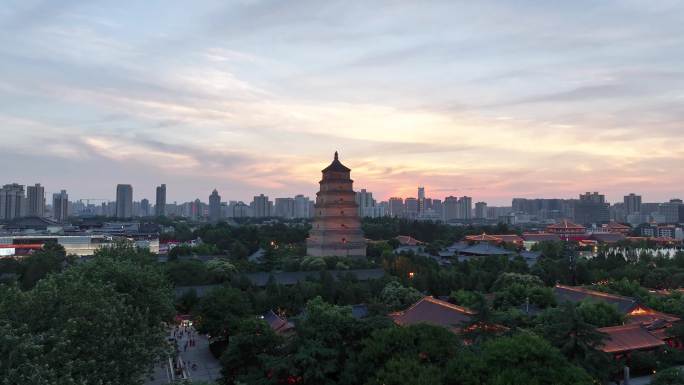 西安地标建筑航拍，大雁塔，大唐不夜城