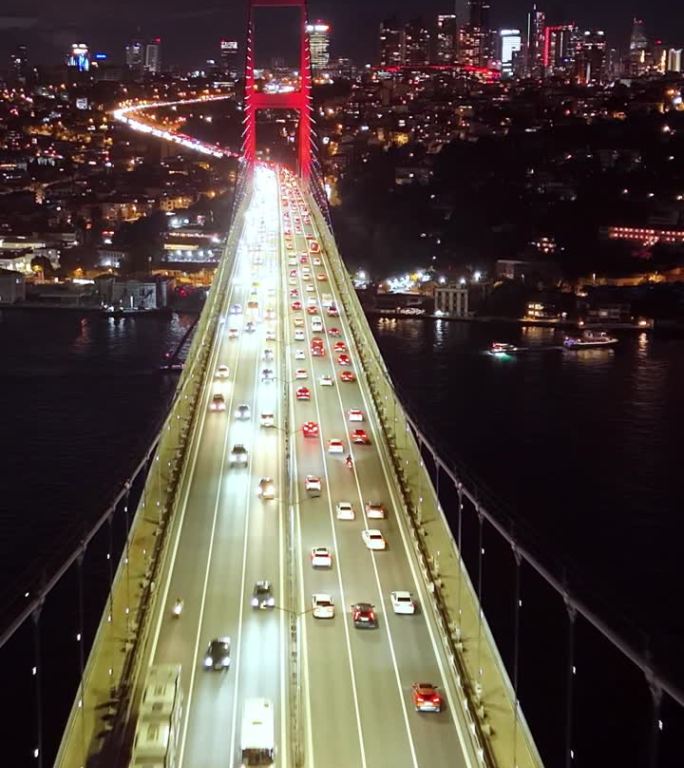 空中博斯普鲁斯黄昏宁静与速度坡道效果:空中奥德赛在7月15日烈士桥和伊斯坦布尔的欧洲方面在黄昏，#T