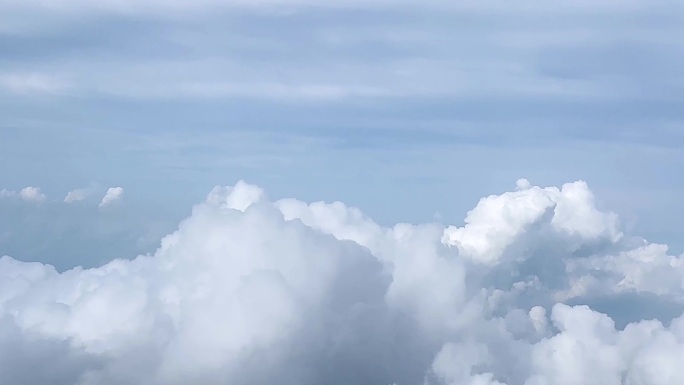 飞机上拍天空上的白云涌动