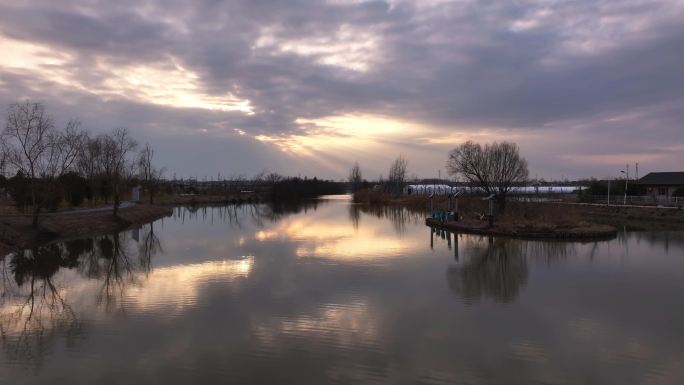 航拍乡村振兴龙型丁达尔光效河流鸟群夕阳