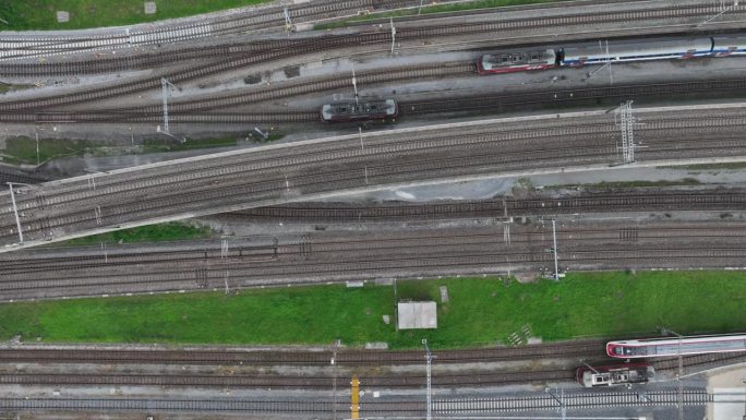 白天飞行在苏黎世城市景观火车交通铁路空中俯视全景4k瑞士