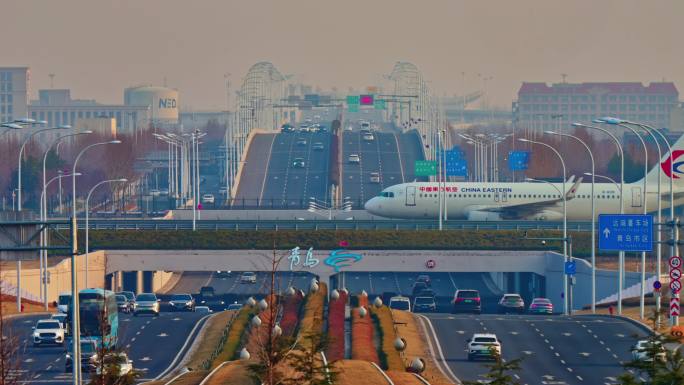 青岛胶东国际机场飞机过高架桥4K60帧