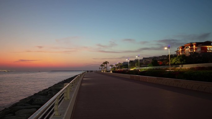 日落时间迪拜市著名的棕榈岛海滨长廊海湾全景4k延时阿联酋