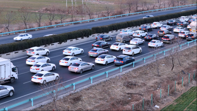 节假日高速公路车流 拥堵