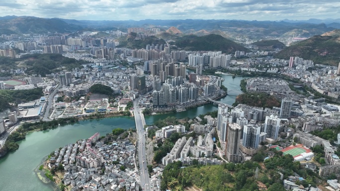 航拍万山区大全景