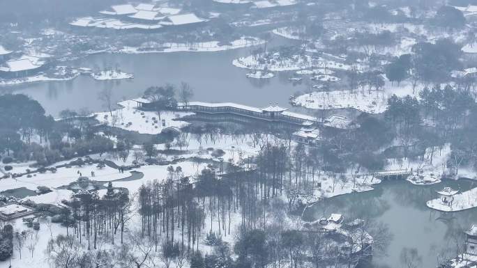 航拍瘦西湖景区园林大明寺观音山宋夹城雪景