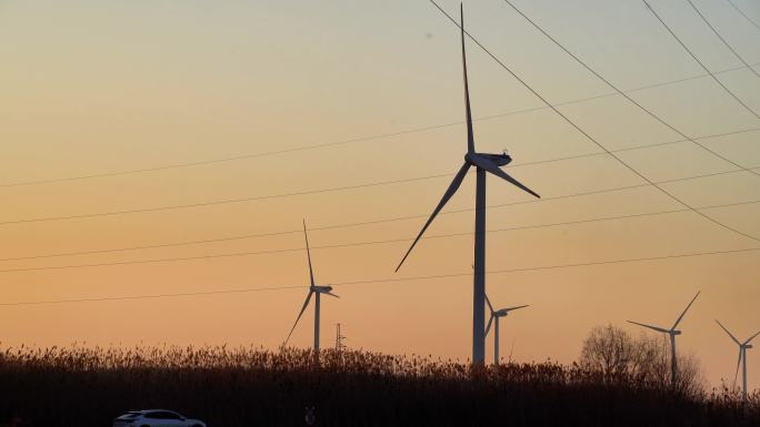 夕阳湖泊风力发电机组乡村振兴环保能源