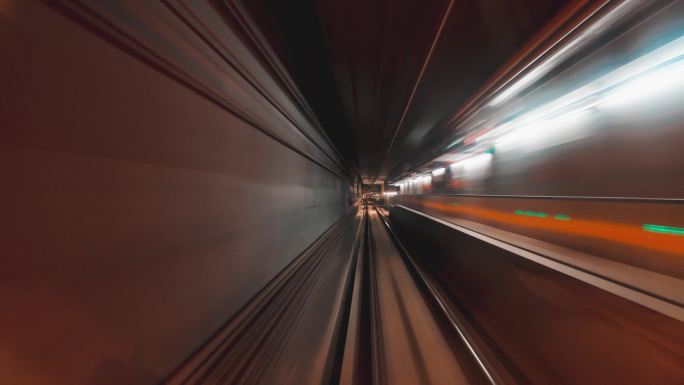 倒车视角地铁穿梭隧道穿越赛博朋克色调延时