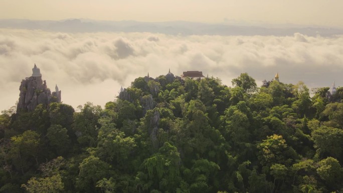 泰国南邦省的Wat Phra Bat Phu Pha Daeng