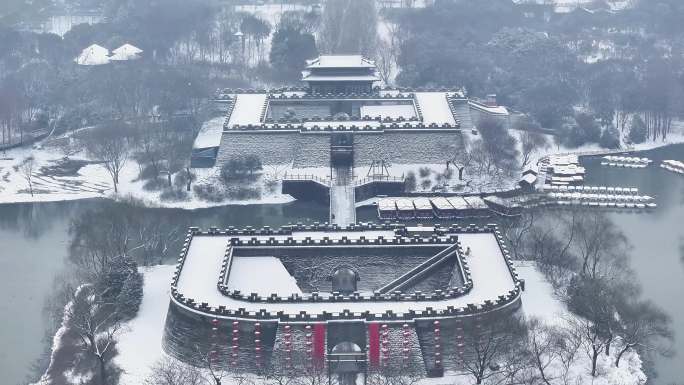 航拍瘦西湖景区园林大明寺观音山宋夹城雪景