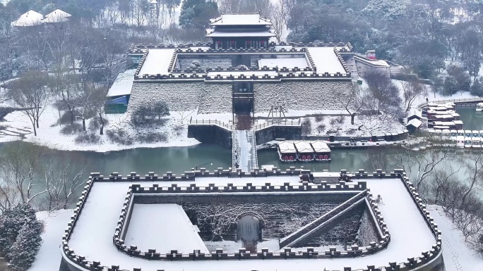 航拍瘦西湖景区园林大明寺观音山宋夹城雪景