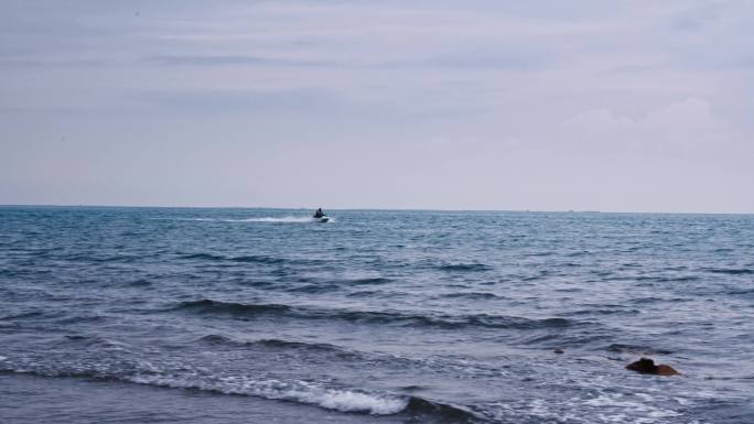 青海湖湖面水上摩托