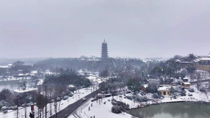 航拍瘦西湖景区园林大明寺观音山宋夹城雪景