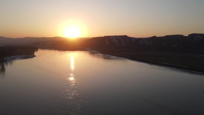 冬天春天冰冻黄河开河夕阳日落航拍