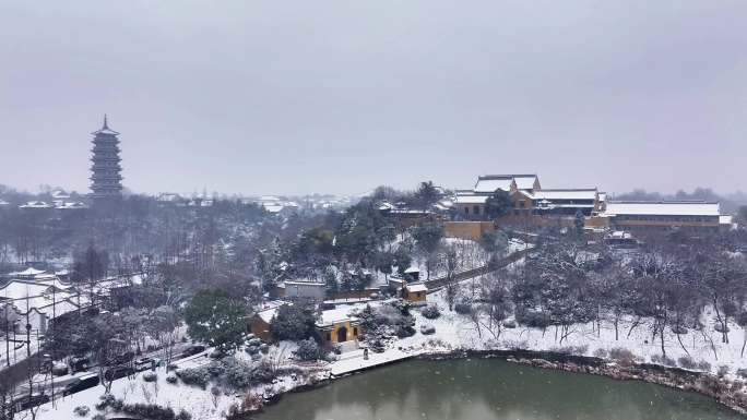 航拍瘦西湖景区园林大明寺观音山宋夹城雪景