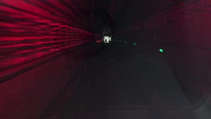 地铁运行隧道穿梭自动化地铁