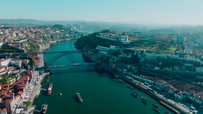葡萄牙波尔图市和杜罗河的无人机视图