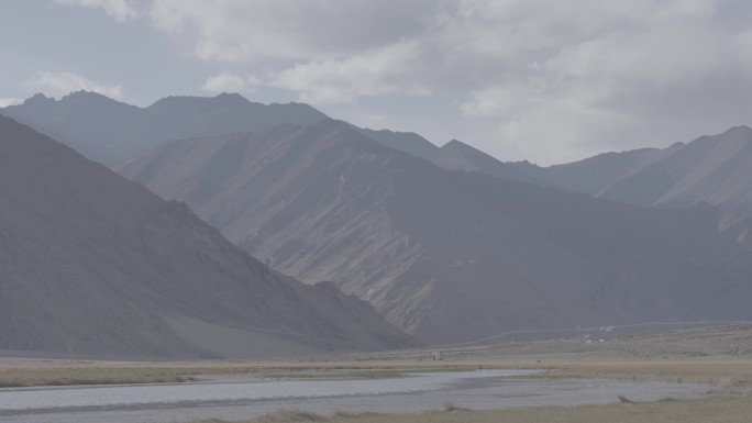 西藏阿里自然风光