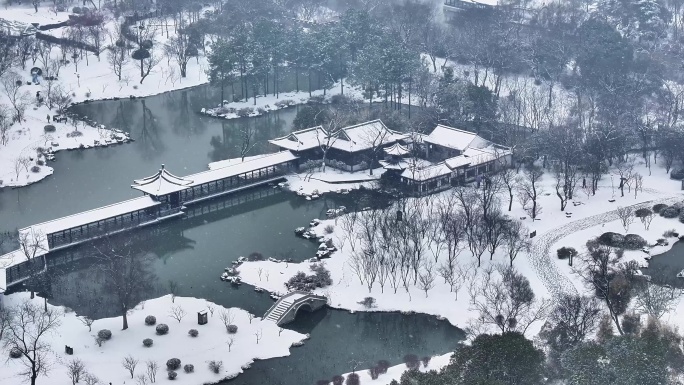 航拍瘦西湖景区园林大明寺观音山宋夹城雪景