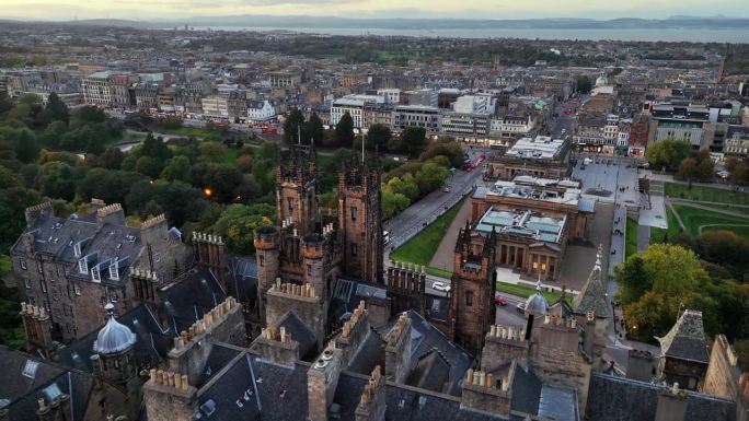 爱丁堡大学和爱丁堡老城区鸟瞰图，爱丁堡老大学和爱丁堡城堡鸟瞰图，爱丁堡市中心，苏格兰哥特式复兴建筑