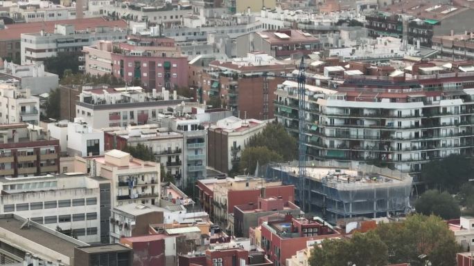 白天巴塞罗那城市住宅公寓大楼块航拍全景4k西班牙