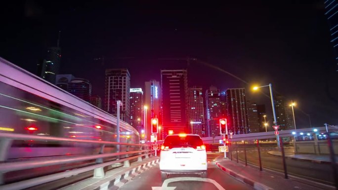 夜间照明迪拜城市中心公路旅行前全景4k延时阿联酋