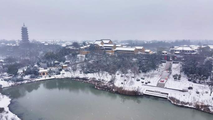 航拍瘦西湖景区园林大明寺观音山宋夹城雪景